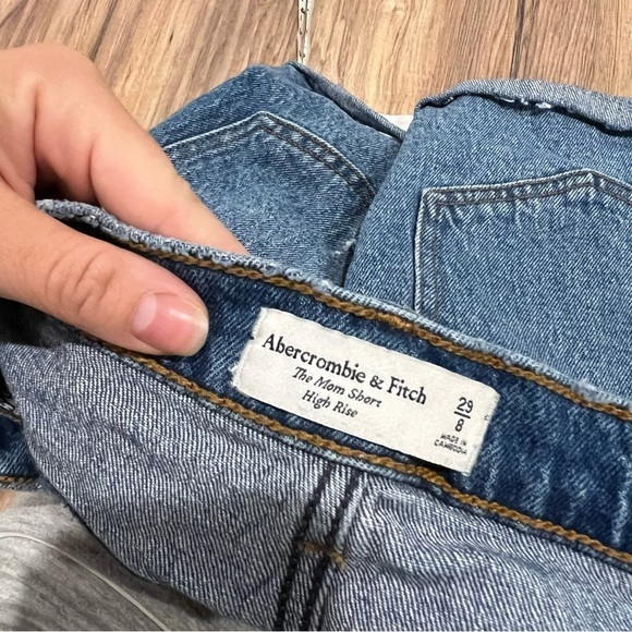 Abercrombie & Fitch High Rise Mom Short - Picture 3 of 6